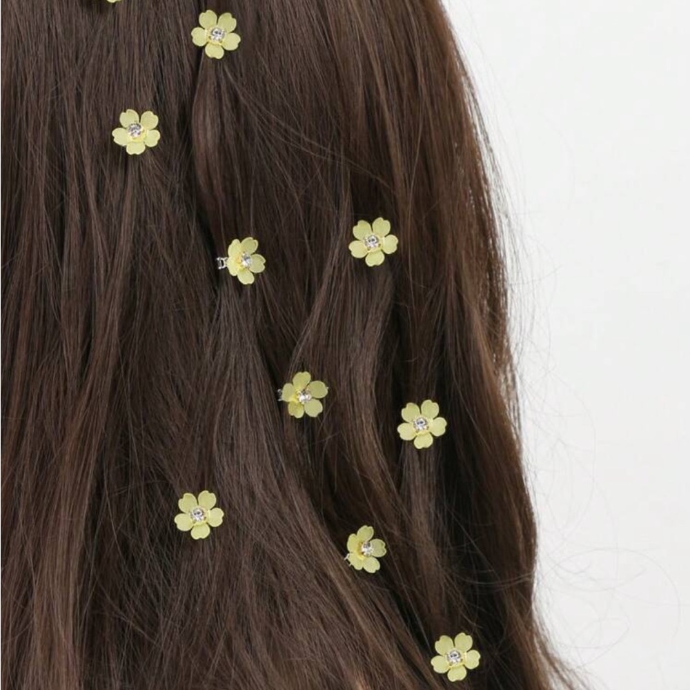SHEIN Dainty Yellow Flower Hair Clips